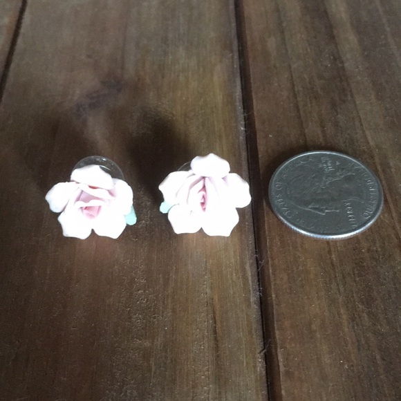 Vintage style Pink Rose earrings, perfect for prom - Picture 3 of 3